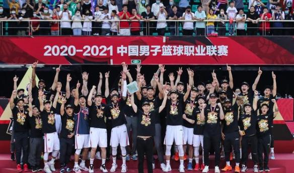 十一连冠篮球冠军是谁_篮球冠军连冠是谁_篮球冠军连冠是什么意思