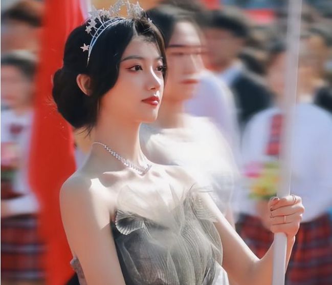 运动会举牌服高中_高中运动会举牌女生穿什么_高中生运动会举牌穿什么衣服