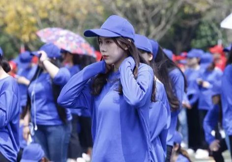 高中运动会举牌女生穿什么_高中生运动会举牌穿什么衣服_运动会举牌服高中
