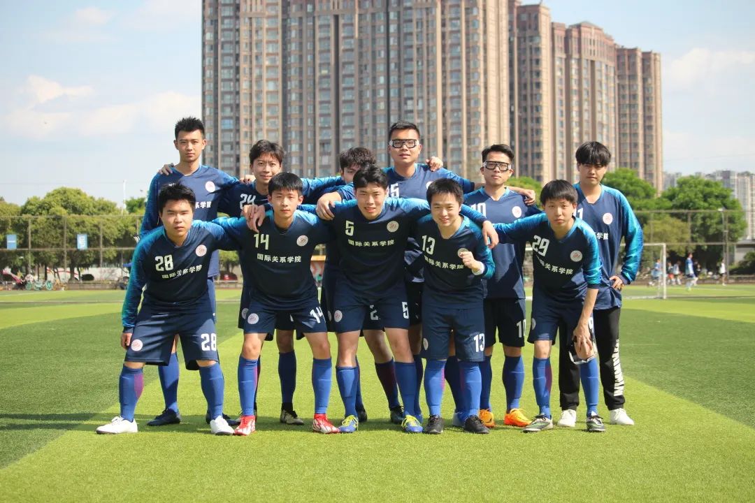 足球切球是什么意思_足球盘带控球技巧推切球_足球经典切球
