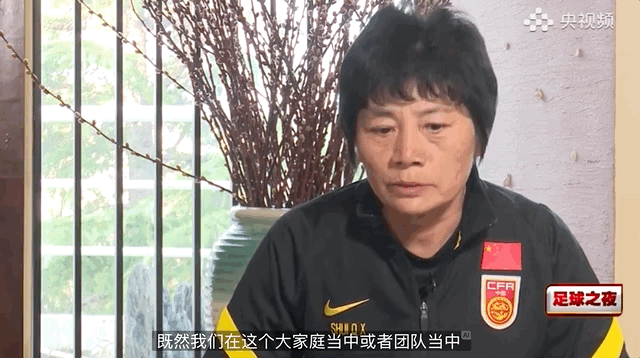 中老年足球冠军是谁_足球冠军人_中老年足球球星合影