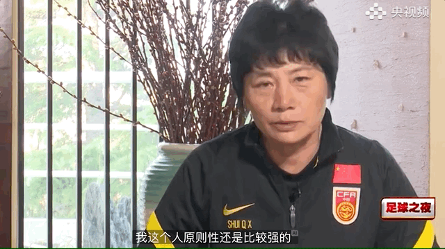 中老年足球冠军是谁_中老年足球球星合影_足球冠军人