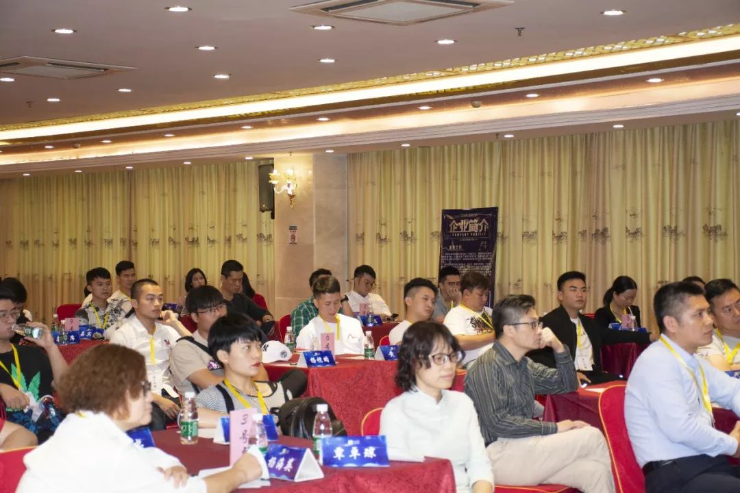 玉林健身_玉林健身房运动_运动健身a5分钟塑身伸展运动