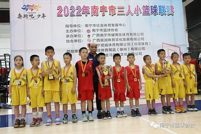 篮球青训运球上篮规则是什么_篮球青训是什么意思_篮球青训