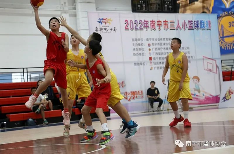 篮球青训运球上篮规则是什么_篮球青训_篮球青训是什么意思