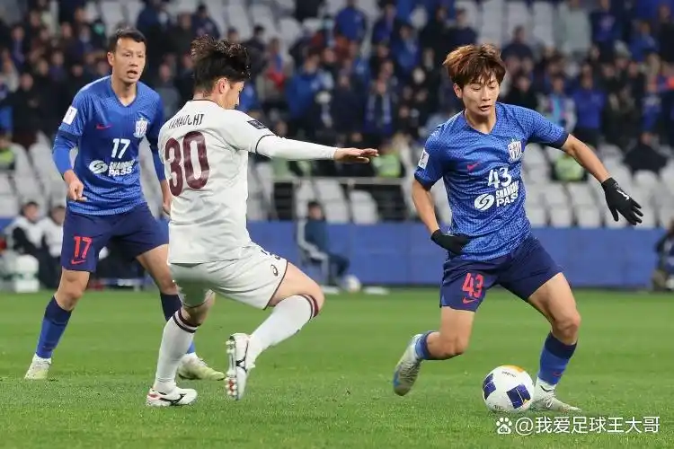 足球尴尬搞笑视频_足球场上的尴尬事_日本足球历史上最尴尬一球