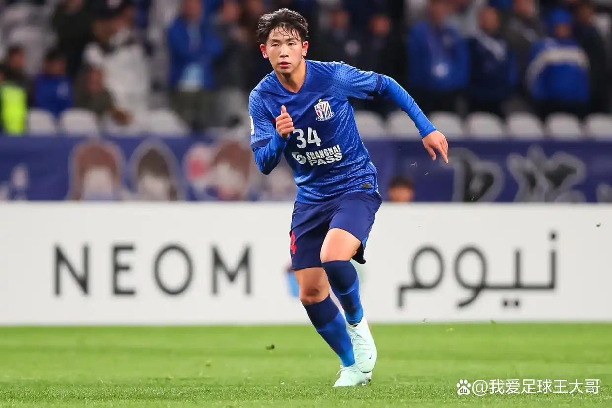 足球场上的尴尬事_足球尴尬搞笑视频_日本足球历史上最尴尬一球