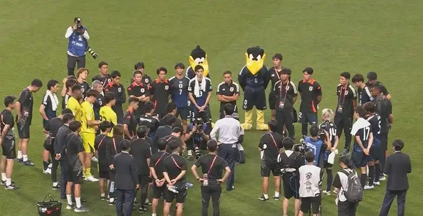 日本足球历史上最尴尬一球_足球尴尬视频录像_足球尴尬纪录