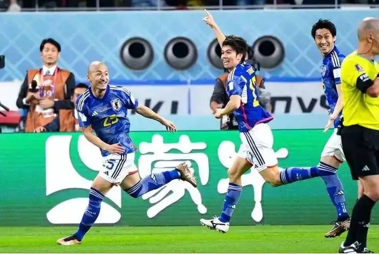 足球场上的尴尬事_日本足球历史上最尴尬一球_足球尴尬纪录