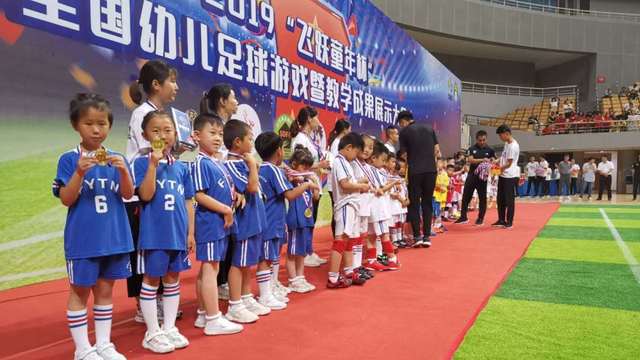 中国幼儿足球游戏规则体系_幼儿足球规则意识_幼儿足球的规则