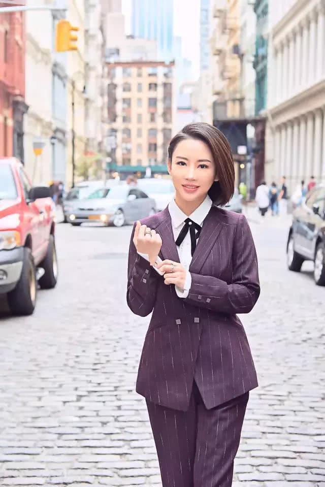 穿游泳装怎么拍照_游泳美照怎么拍_倪妮游泳拍照穿搭技巧图片